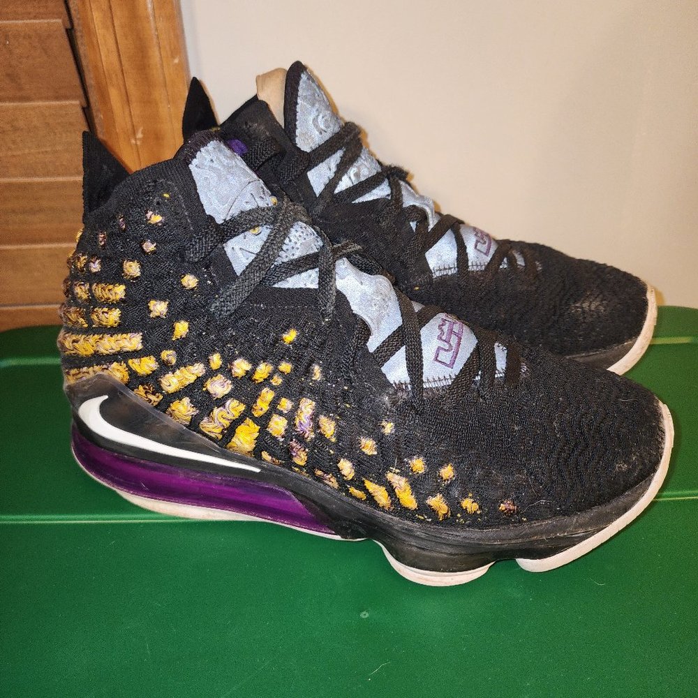 Nike LeBron 17 Lakers Mens Shoes Size 7.5 Purple Gold Knitposite BQ3177-004